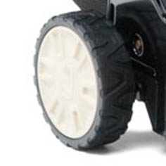 Самоходная травокосилка с приводом на задние колеса облегчает усилия оператора