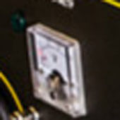 Блок AVR обеспечивает стабильную работу устройства при изменении нагрузки