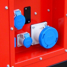 Имеется автоматический регулятор напряжения (AVR)