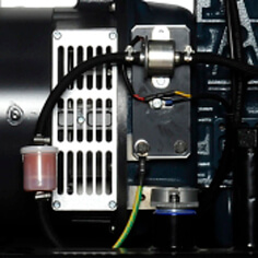 Имеется блок защиты от утечки тока в землю на ток 30 мА