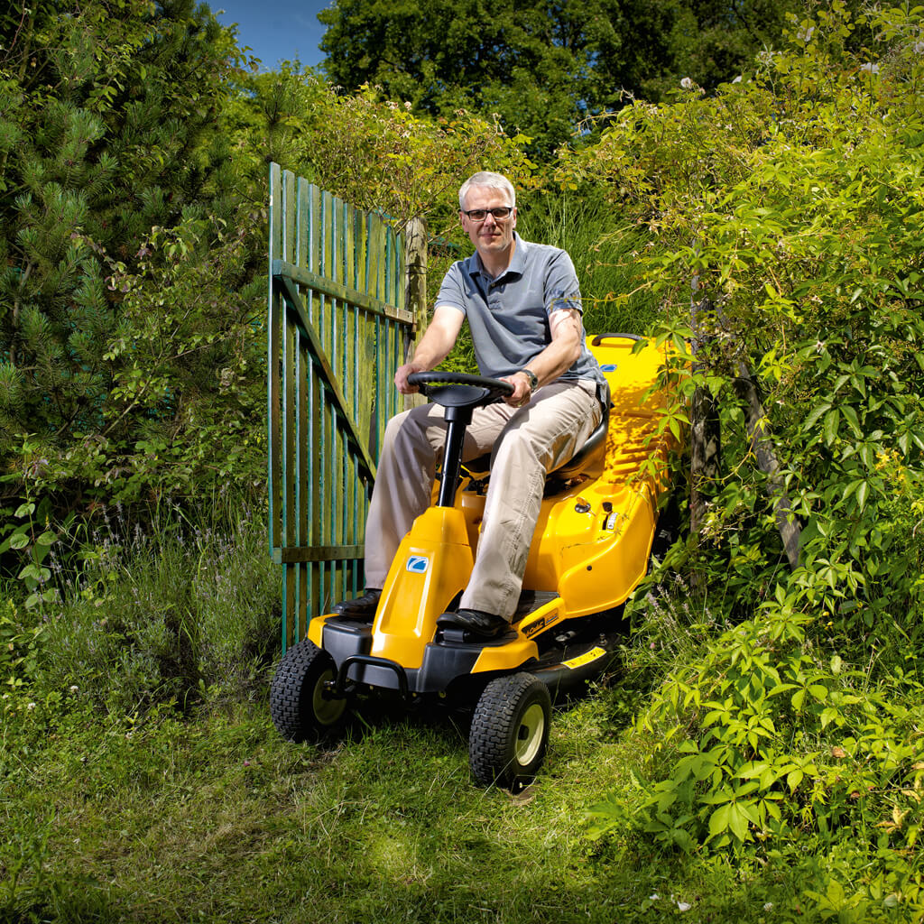 Газонокосилка с сиденьем Cub Cadet CC 114 TD