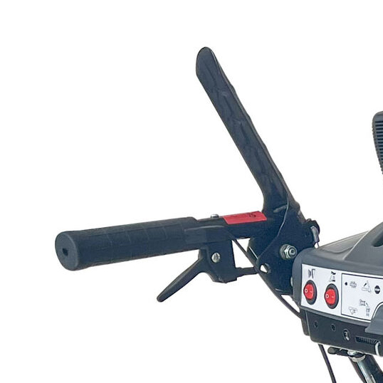 Курки отключения гусениц расположены под рукоятками