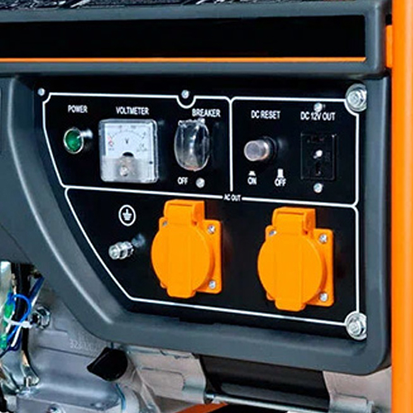 Генератор оснащен автоматическим стабилизатором напряжения (AVR)