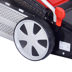 Крупные колеса способствуют легкому передвижению