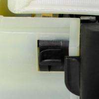 Рычаг управления совмещает выключатель зажигания с рычагом управления воздушной заслонки карбюратора