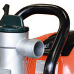 Рукоятка позволяет легко переносить насос к нужному месту