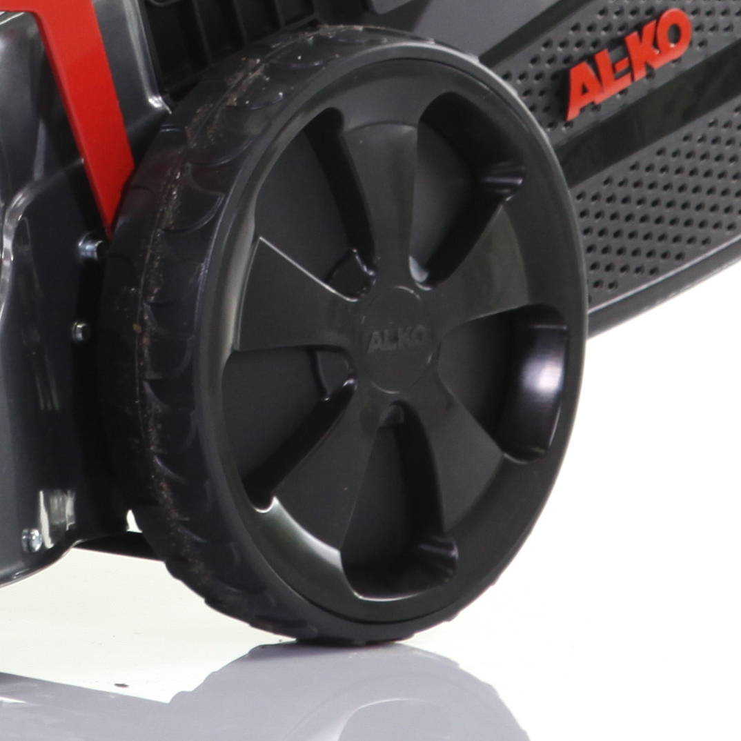 Крупные колеса способствуют легкому передвижению