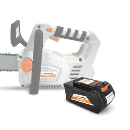 Слот для аккумуляторной батареи расположенный в рукоятке пилы