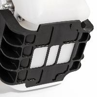 Полупрозрачный увеличенный топливный бак помогает отслеживать остаток жидкости