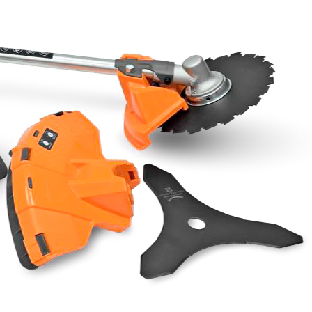 Комплектация включает пильный диск 225 мм и отдельный кожух для него,