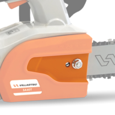 Боковое устройство натяжения цепи позволяет быстро отрегулировать цепь